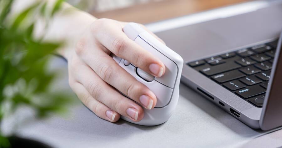 How Ergonomic Vertical Mice Can Reduce Wrist Strain